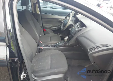 2017 Ford Focus S z USA, uszkodzony, nr VIN 1FADP3E28HL338481